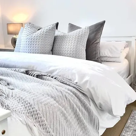 County House - The White Apartment York