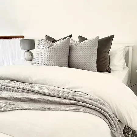 County House - The White