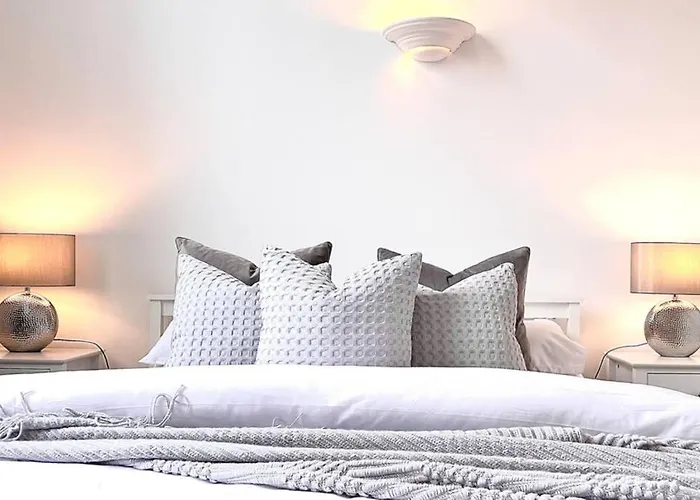 County House - The White