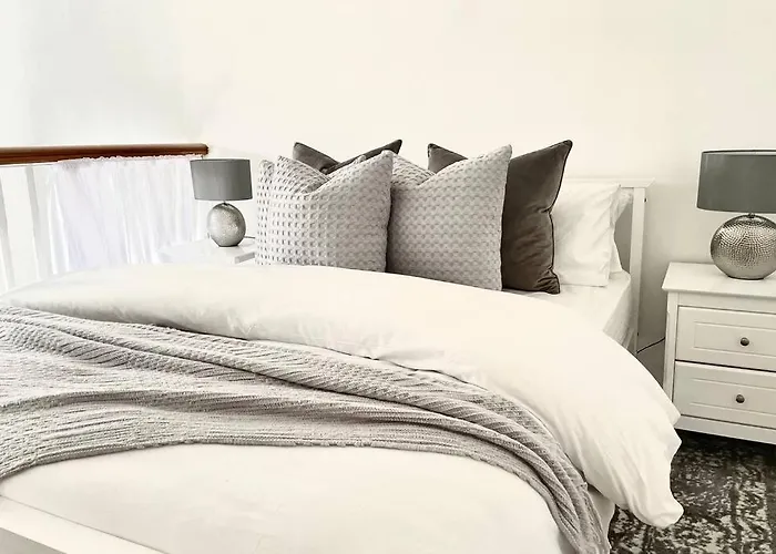 County House - The White