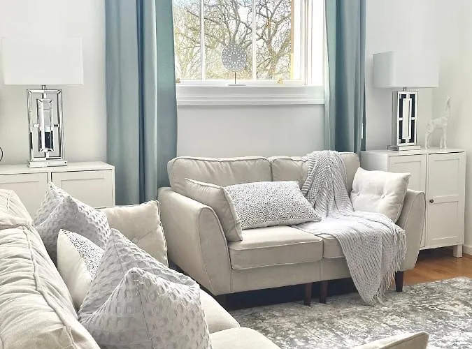 County House - The White