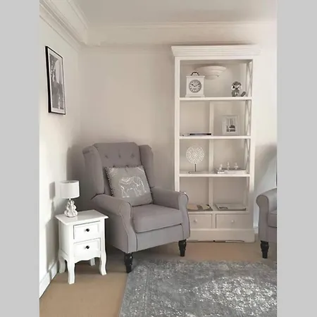 County House - The White דירה