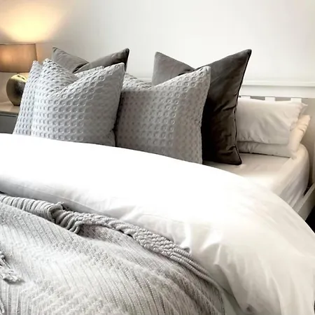 County House - The White * יורק